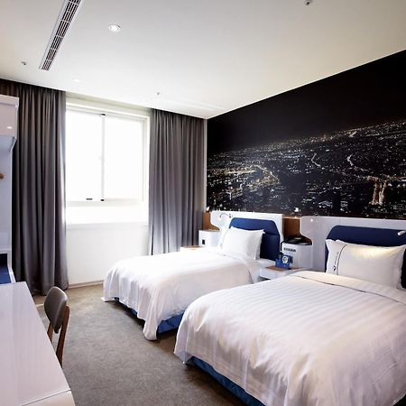 Airline Inn Green Park Way Taichung Ruang foto