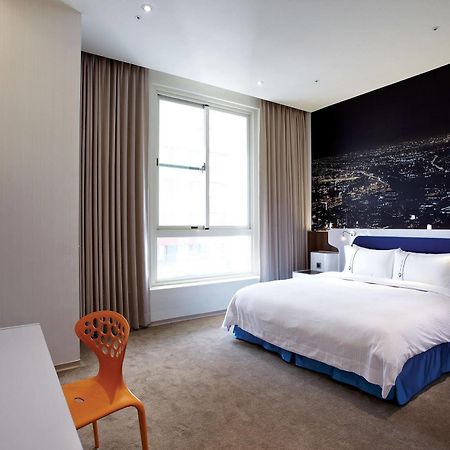 Airline Inn Green Park Way Taichung Bagian luar foto