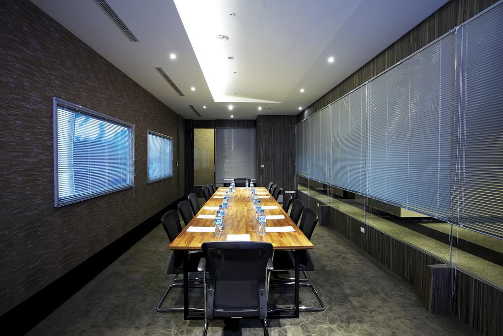 Airline Inn Green Park Way Taichung Bagian luar foto