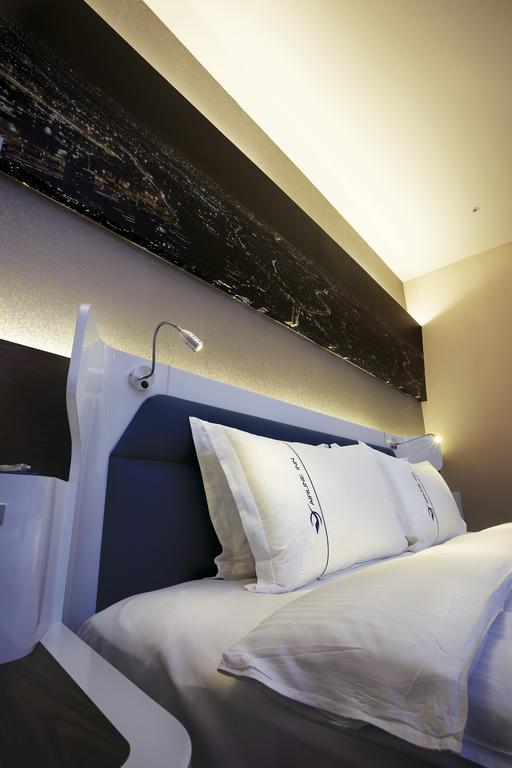 Airline Inn Green Park Way Taichung Bagian luar foto
