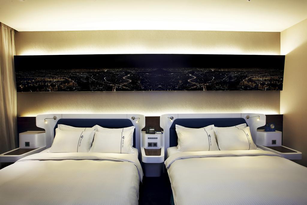 Airline Inn Green Park Way Taichung Bagian luar foto