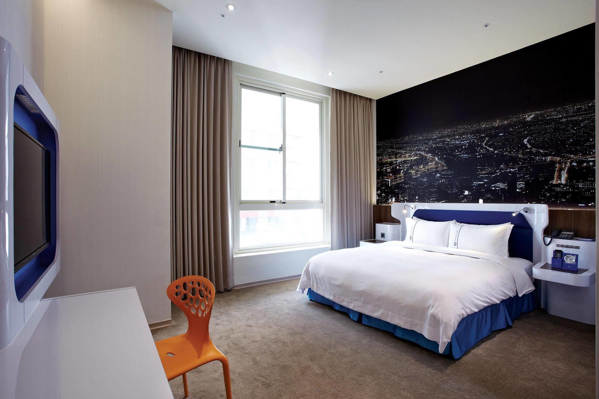 Airline Inn Green Park Way Taichung Bagian luar foto